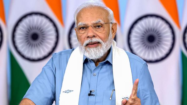 దేశం కోసం అవిశ్రాంత శ్రామికుడు.. ఒక్కరోజూ సెలవు పెట్టని మోదీ