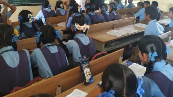 విద్యార్థులను పాకిస్థాన్ వెళ్లిపోవాలని చెప్పిన లేడీ టీచర్, కట్ చేస్తే ఏం జరిగిందంటే ?