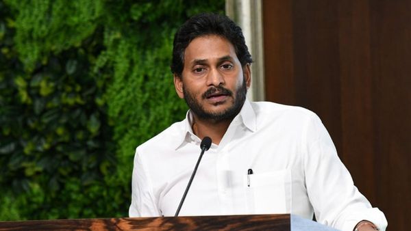CM Jagan: విజయవాడ దుర్గ గుడి, శ్రీశైలంలో పలు అభివృద్ధి పనులకు శంకుస్థాపన చేయనున్న సీఎం జగన్..