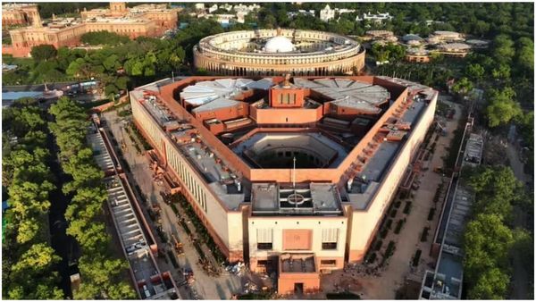 Parliament special sessions : పార్లమెంట్ ప్రత్యేక భేటీ గుట్టువిప్పని కేంద్రం ! ముందు రోజు అఖిలపక్ష భేటీ..