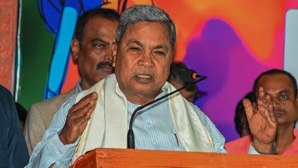 కర్నాటక స్కూళ్లలో రాజ్యాంగ పీఠిక పఠనం తప్పనిసరి- కాంగ్రెస్ సర్కార్ కీలక నిర్ణయం..