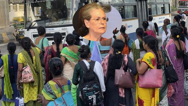 TSRTC బస్సుల్లో మహిళలకు ఉచిత ప్రయాణం: సోనియా సంచలన ప్రకటన