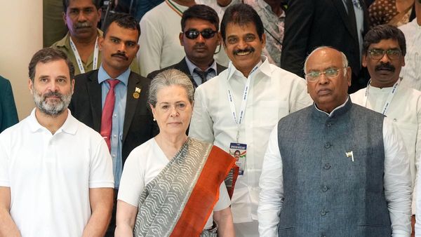 Congress: నేటి నుంచి సీడబ్ల్యూసీ సమావేశాలు.. పాల్గొనున్న ఖర్గే, సోనియా, రాహుల్..