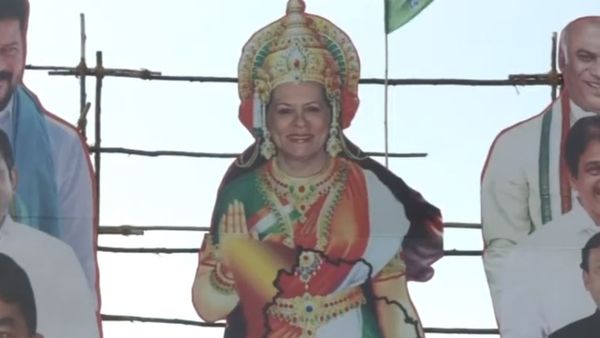 భరత మాతగా సోనియా గాంధీ..!!