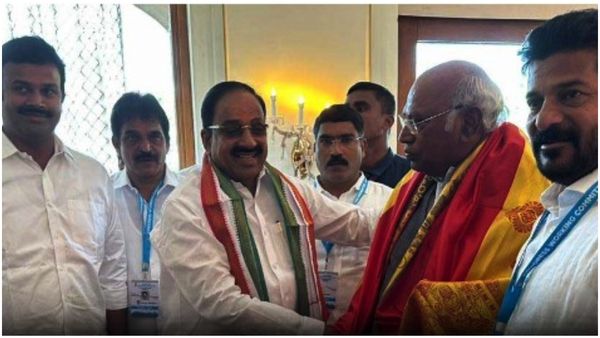 ఖర్గే సమక్షంలో కాంగ్రెస్‌లోకి తుమ్మల నాగేశ్వరరావు: యెన్నం శ్రీనివాస్, జిట్టా బాలకృష్ణ కూడా