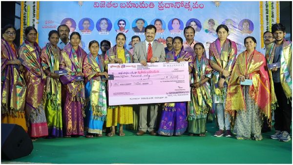 TS RTC: రాఖీ పండుగ లక్కీ డ్రా విజేతలకు నగదు బహుమతి అందజేసిన టీఎస్ఆర్టీసీ..