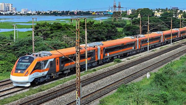 నేడు 9 వందే భారత్ రైళ్ళు ప్రధాని మోడీచే ప్రారంభం.. పూర్తి వివరాలివే!!