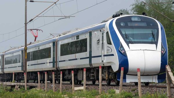 తిరుమల భక్తులకు బ్యాడ్ న్యూస్, హైదరాబాద్ వాసులకు గుడ్ న్యూస్, వందేభారత్ రైలు!