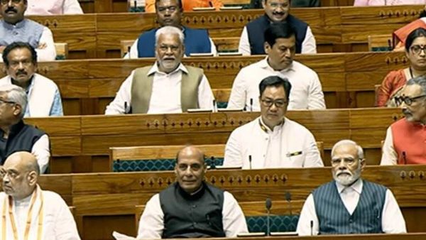 మహిళా రిజర్వేషన్ బిల్లుకు లోక్‌సభ ఆమోదం: మోడీ రాగానే ఓటింగ్ ఇలా జరిగింది