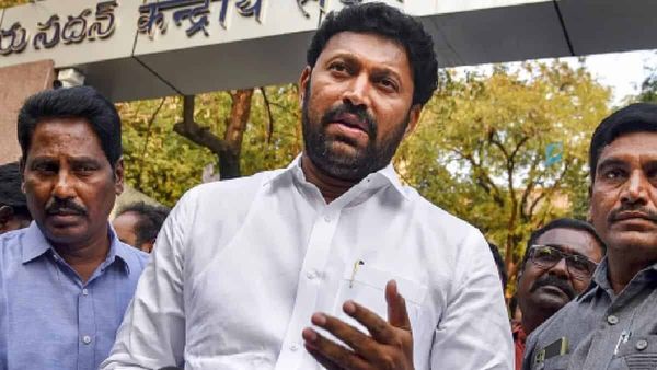 లాయర్ లూథ్రా బిజీ-సునీత విజ్ఞప్తితో అవినాష్ రెడ్డి బెయిల్ పై సుప్రీం నిర్ణయం వాయిదా..