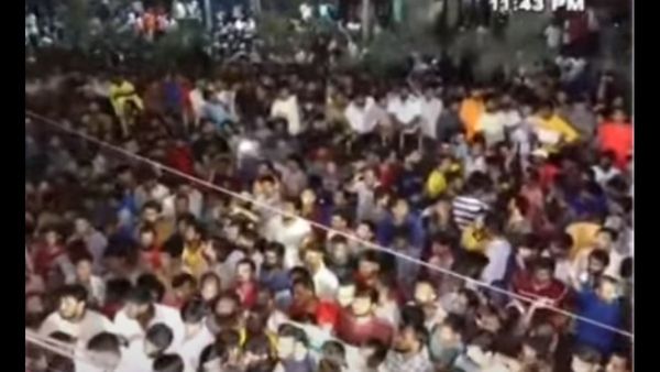 అశోక్‌నగర్‌లో యువతి ఆత్మహత్య: పోటీ పరీక్షల వాయిదానే కారణమంటూ అభ్యర్థుల భారీ ఆందోళన