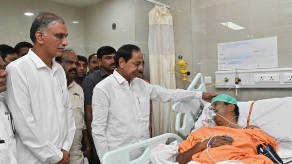 ప్రభాకర్ రెడ్డిని పరామర్శించిన కేసీఆర్: తీవ్ర గాయమన్న వైద్యులు, నేడు దుబ్బాక బంద్