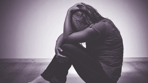 పుష్పా ఫ్యామిలీ అరాచకం, అందరి ముందు వివాహిత మహిళ చీర లాగేసి ఎంతపని చేశారంటే ?