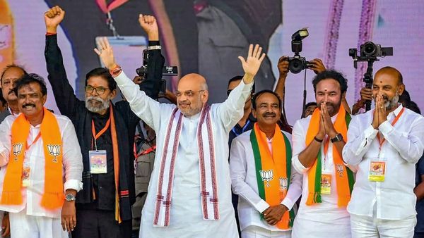 3న బీజేపీ జెండా ఎగరాలి: మోడీ అలా.. కేసీఆర్ ఇలా అంటూ అమిత్ షా