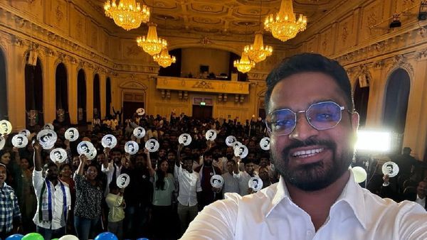 NRI News: లండన్‍లో  వైఎస్సార్సీపీ సోషల్ మీడియా ఆత్మీయ సమావేశం.. పాల్గొన్న భార్గవ్ రెడ్డి..