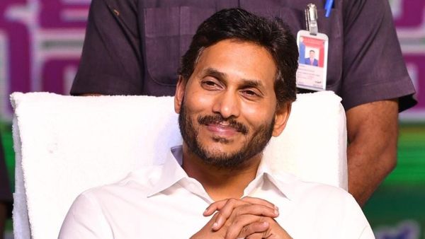 టైం చూసి గురి పెట్టిన జగన్ - టీడీపీ మూలాలే టార్గెట్..!!