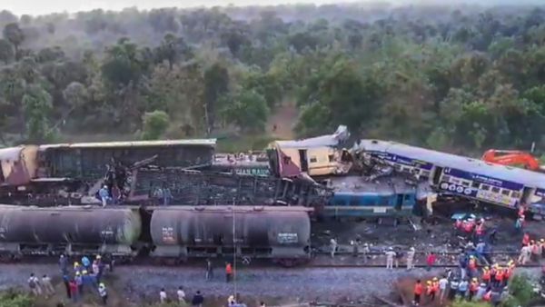 చేతులు కాలాక ఆకులు పట్టుకున్న కేంద్రం..!!