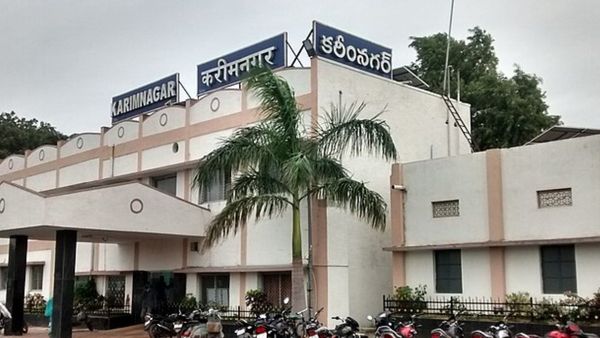 ఫిర్యాదుల ఎఫెక్ట్: కరీంనగర్ కలెక్టర్, పోలీసు కమిషనర్‌పై బదిలీ వేటు