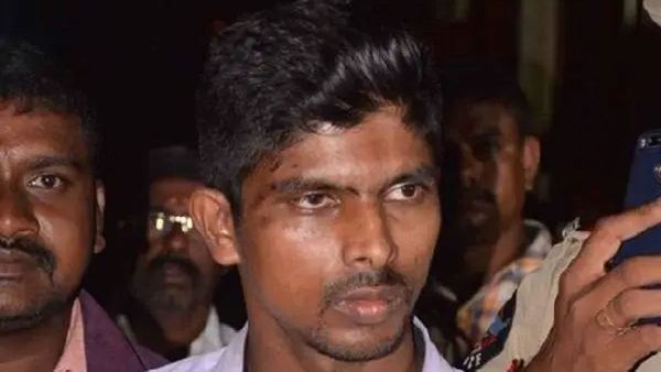 హైకోర్టు, సుప్రీంకోర్టుకు కోడి కత్తి శ్రీను అభ్యర్ధనలు- ఏం జరగబోతోంది?