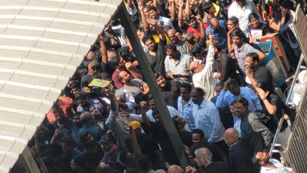 చంద్రబాబు కోసం: నల్ల షర్టులతో నిరసన; 