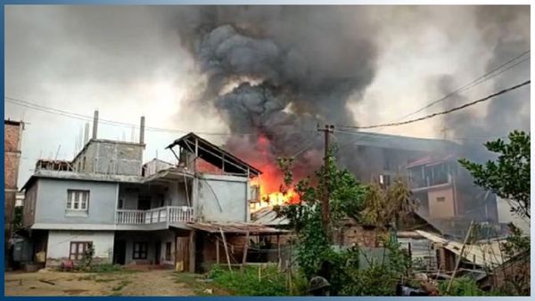 మణిపూర్ లో మళ్లీ అరాచకం, రాత్రిపూట వెళ్లి ఇళ్లకు నిప్పు, తుపాకి కాల్పులతో హడల్ !