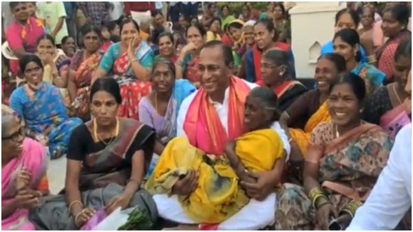 ఒడిలో వృద్దురాలితో.. విచిత్ర విన్యాసాలు మొదలెట్టిన మంత్రి మల్లారెడ్డి