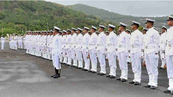 ఖతార్ మరణశిక్ష విధించిన నేవీ ఆఫీసర్ల రిలీజ్ కు కేంద్రంపై ఒత్తిడి ! ప్రధాని జోక్యం కోరుతూ..