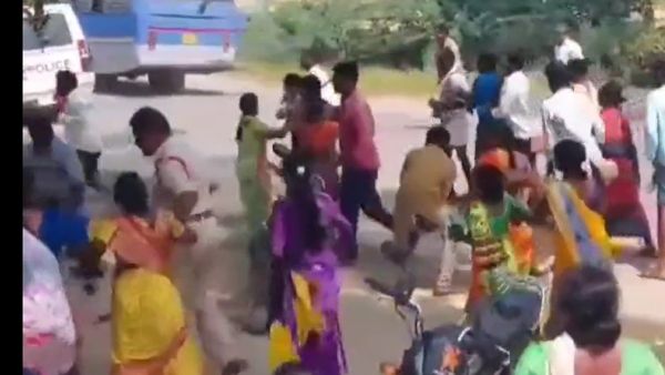 ఇథనాల్ ఫ్యాక్టరీకి వ్యతిరేకంగా ఆందోళన: లాఠీఛార్జీతో రెచ్చిన గ్రామస్తులు, పోలీసులపై దాడి