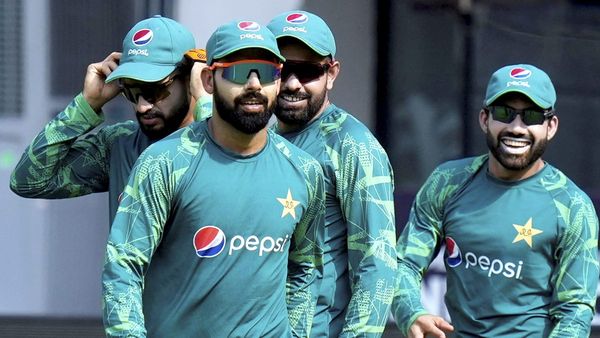 రాత్రికి రాత్రి మారిన ఈక్వేషన్స్- పాకిస్తాన్ సెమీ ఫైనల్స్ చేరగలదా?