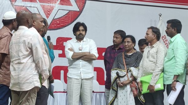 మచిలీపట్నం జనవాణి కార్యక్రమంలో పవన్ కళ్యాణ్... జనసేనానికి వినతుల వెల్లువ!!