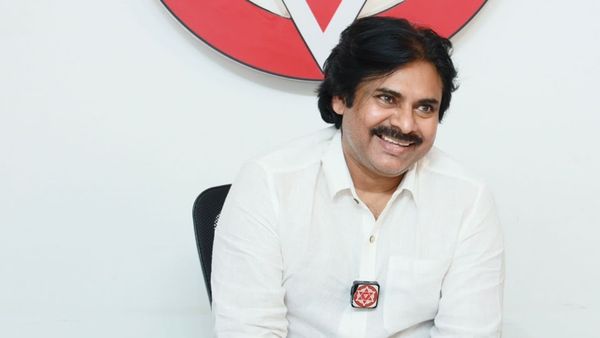 తెలంగాణా ఎన్నికలు: నాపై ఒత్తిడి ఉంది: పవన్ కళ్యాణ్; అయినా తగ్గొద్దు: జనసైనికులు!!