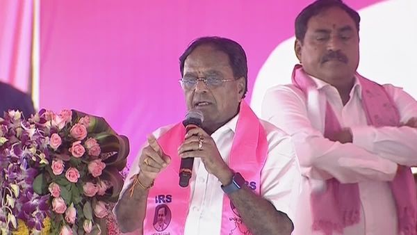 పొన్నాల లక్ష్మయ్య మెడలో గులాబీ కండువా..!!