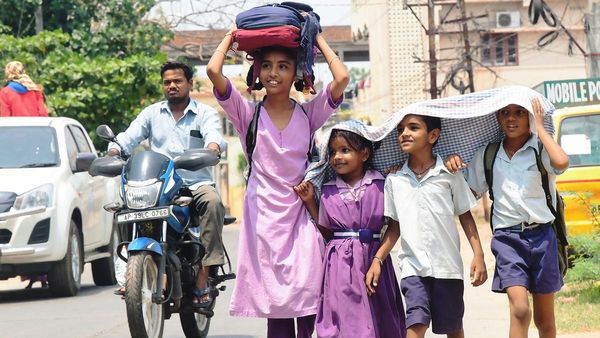 AP Schools : దసరా సెలవుల్లో స్కూళ్లు తెరిస్తే కఠిన చర్యలే..!