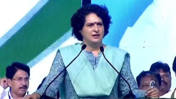 బీఆర్ఎస్ రిమోట్ మోడీ చేతిలో: అమ్మాయిలకు స్కూటర్లు ఇస్తామంటూ ప్రియాంక