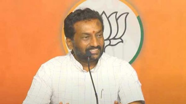 వారితో ఫొటోలు, మాపై దాడులా?: కొత్త ప్రభాకర్‌పై కత్తి దాడి ఘటనపై రఘునందన్ రావు ఆగ్రహం