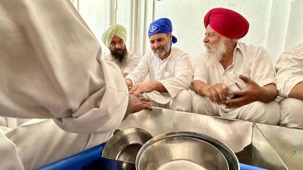 Rahul Gandhi: స్వర్ణ దేవాలయంలో పాత్రలు కడిగిన రాహుల్ గాంధీ..!