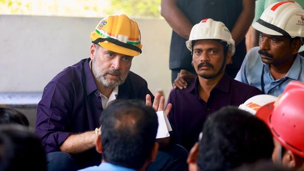 సింగరేణిని అదానీకి అమ్మాలని చూశారు: మోడీ, కేసీఆర్‌పై రాహుల్ గాంధీ తీవ్ర విమర్శలు