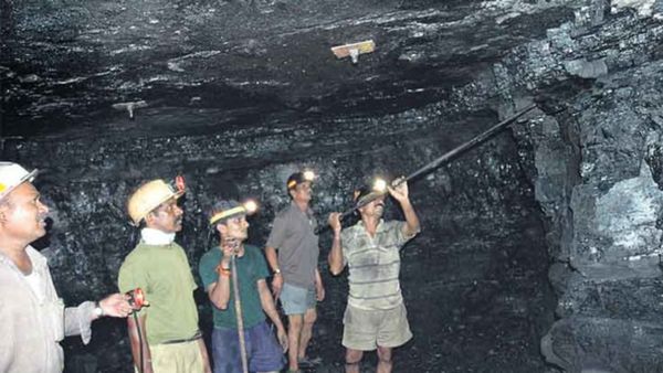 సింగరేణి కార్మికులకు దసరా కానుక: భారీగా బోనస్, ఒక్కొక్కరికి ఎంతంటే?