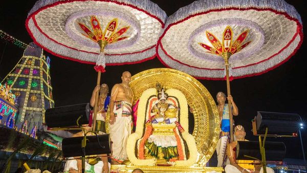 తిరుమలలో చంద్రప్రభవాహనంపై నవనీత క్రిష్ణుడు, గోవిందా గోవిందా, భక్తుల కర్పూరహారతలు!