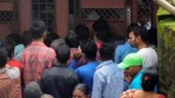 కోట్లలో వ్యాపారం, ఒకే ఇల్లు, ఇద్దరు మహిళలు, ముగ్గురు పిల్లలు, యజమానులు, అర్దరాత్రి ?