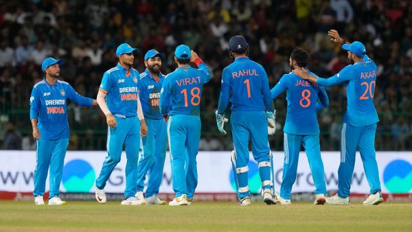 క్రికెట్ సమరం, ఫ్యాన్స్ కు ఫుల్ ఫీస్ట్ - భారత్ కు ఆ టీంతోనే ముప్పు..!!