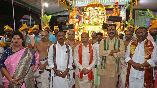 తిరుమలలో గరుడసేవ, టీటీడీ చేస్తున్న ఏర్పాట్లు ఇవే, ఘాట్ రోడ్లలో బ్యాన్ బ్రదర్, శ్రీవారి!