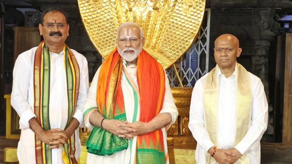 తిరుమలలో ప్రధాని మోదీ అక్కడ ఫొటో దిగడంపై పెను వివాదం: క్లారిటీ ఇచ్చిన భూమన