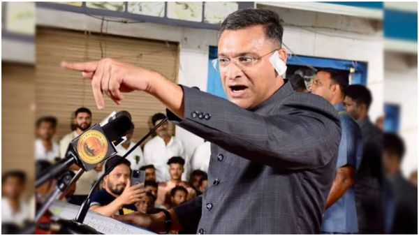 పోలీసు అధికారికి బెదిరింపులు: ఎమ్మెల్యే అక్బరుద్దీన్ పై కేసు నమోదు