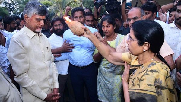 చంద్రబాబు 13 గంటల ప్రయాణం - షరతులు ఉల్లంఘించారా..!?