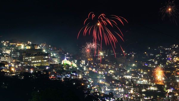 Diwali 2023: దీపావళి ఎప్పుడు - సెలవు మార్పుతో, పండితుల క్లారిటీ..!!