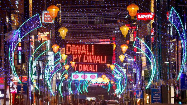 Diwali 2023: దీపావళి నాడు ఏ దిశలో ఏ రంగుల లైట్లు పెడితే శుభమో తెలుసా!!