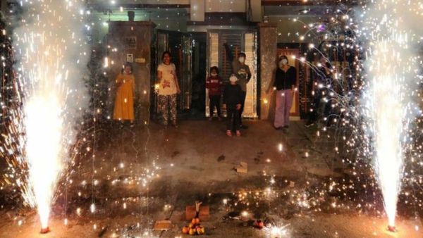 దీపావళి టపాసులు కాల్చేటప్పుడు ఈ జాగ్రత్తలు తప్పనిసరి.. సేఫ్టీ ఫస్ట్!!