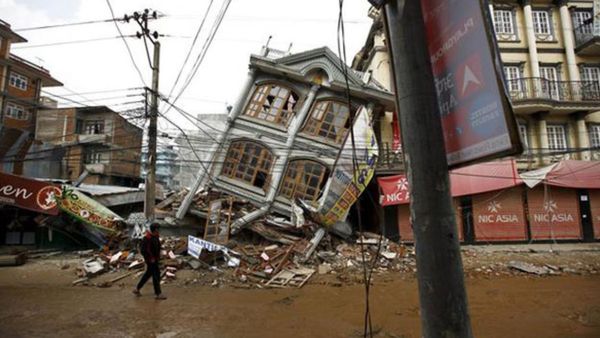 Nepal earthquake: 70 మందికి పైగా దుర్మరణం: శిథిలాలు తొలగిస్తోన్న కొద్దీ..!!