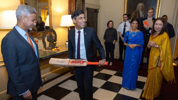 కోహ్లీకి ఇంతకంటే ఏం కావాలి - రిషి సునాక్‌‌ కు మోదీ గిఫ్ఠ్ చూస్తే..!!